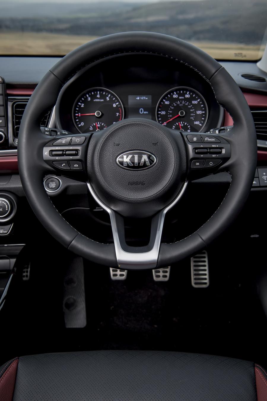 Панель приборов Kia Rio First Edition 2017 года  (UK) (фото 57 из 70)